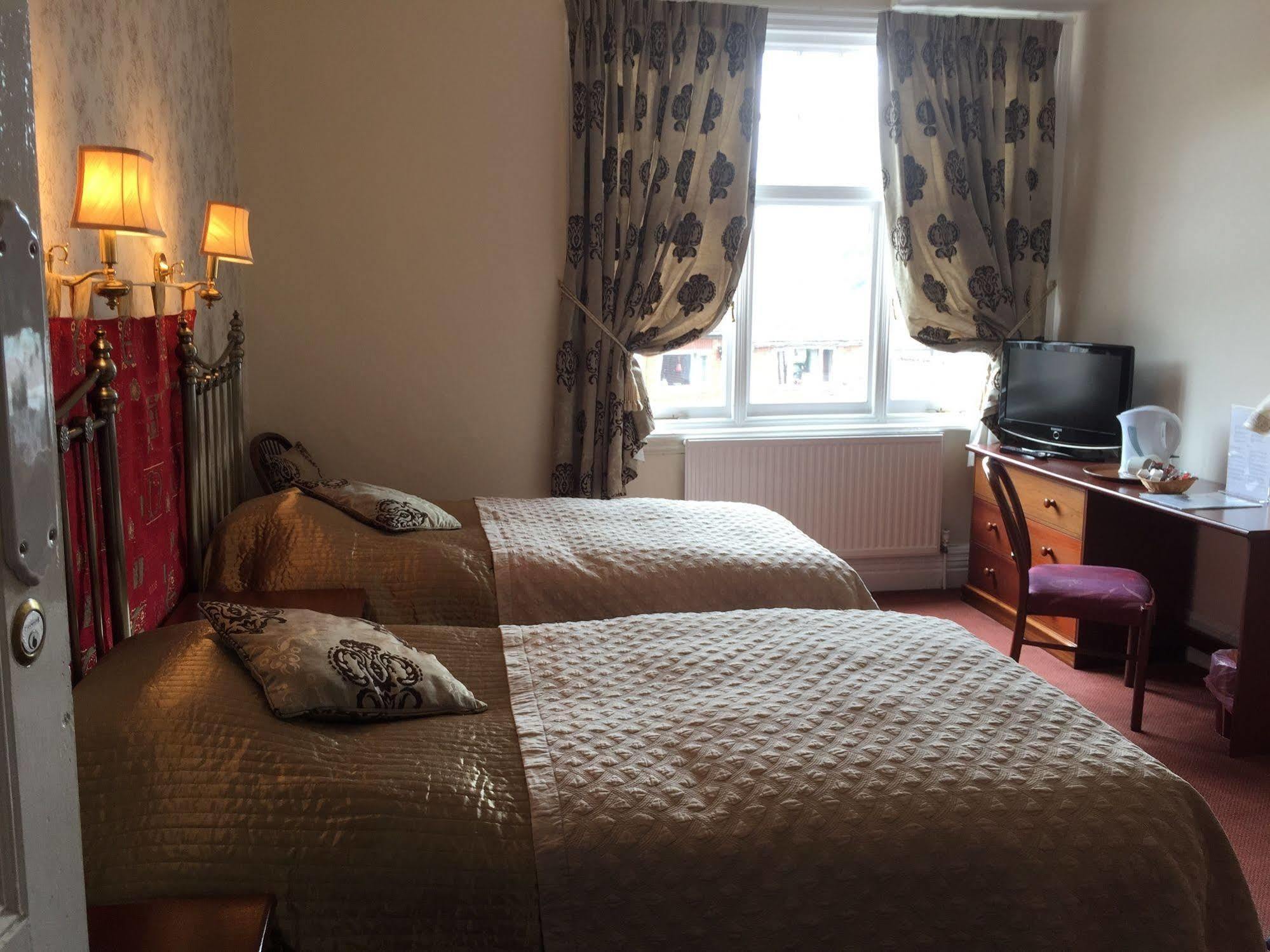 Station Hotel Ashbourne  Zewnętrze zdjęcie