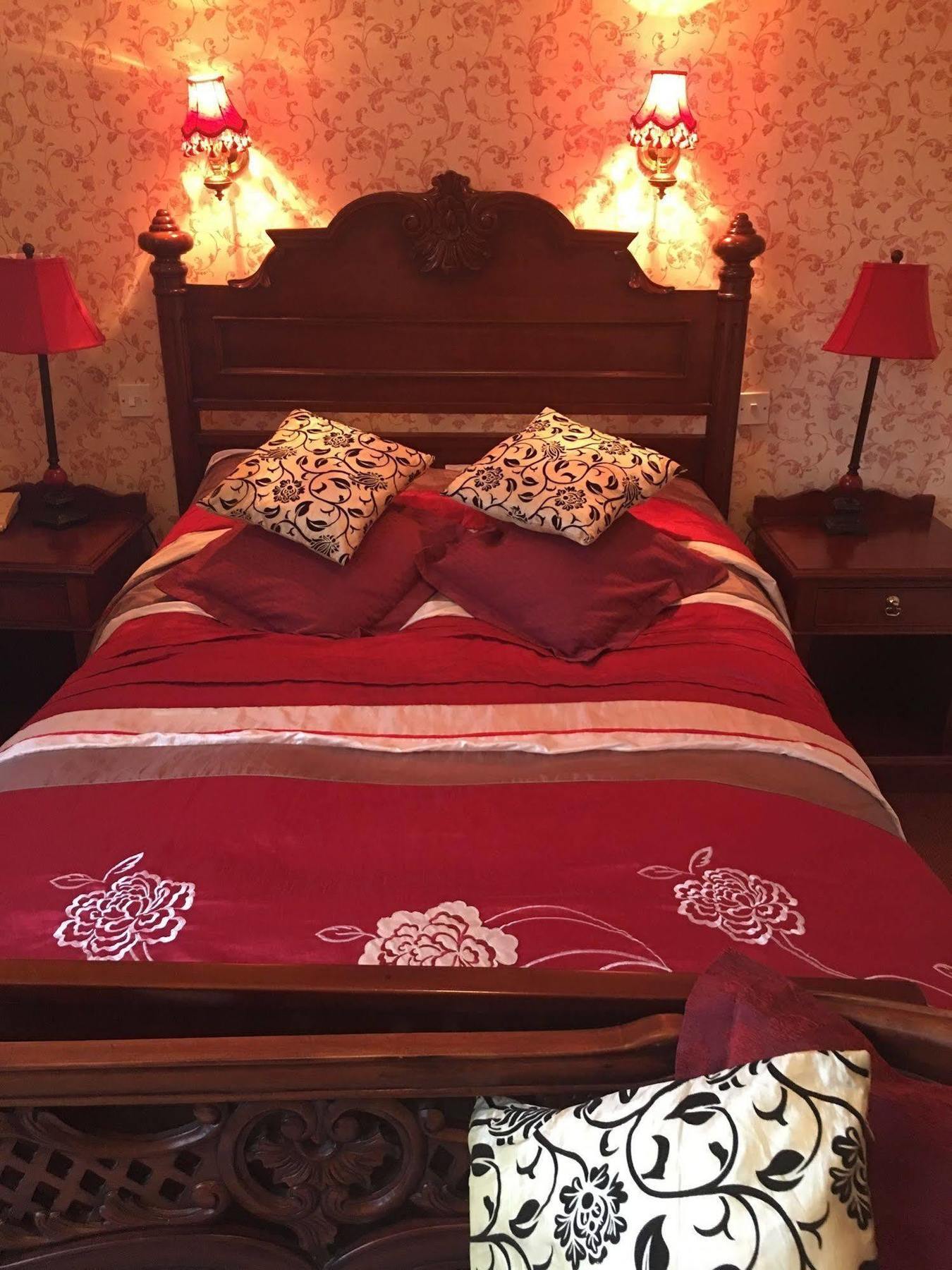 Station Hotel Ashbourne  Zewnętrze zdjęcie